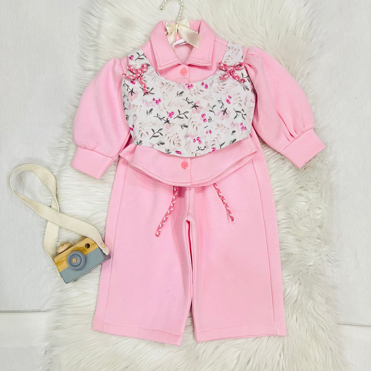 π Keep your little princess warm and stylish with this adorable pink fleece three piece set, featuring a delicate floral corset-style overlay and cute bow details fleece stuff