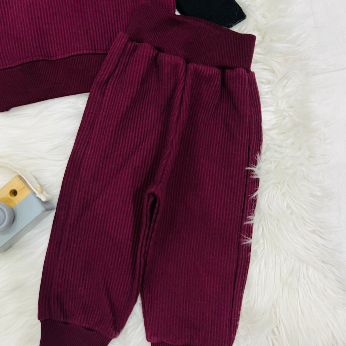 The ultimate 3-piece  black turtleneck burgundy sweater  and matching cargo trousers stuffed winter ribbed knit