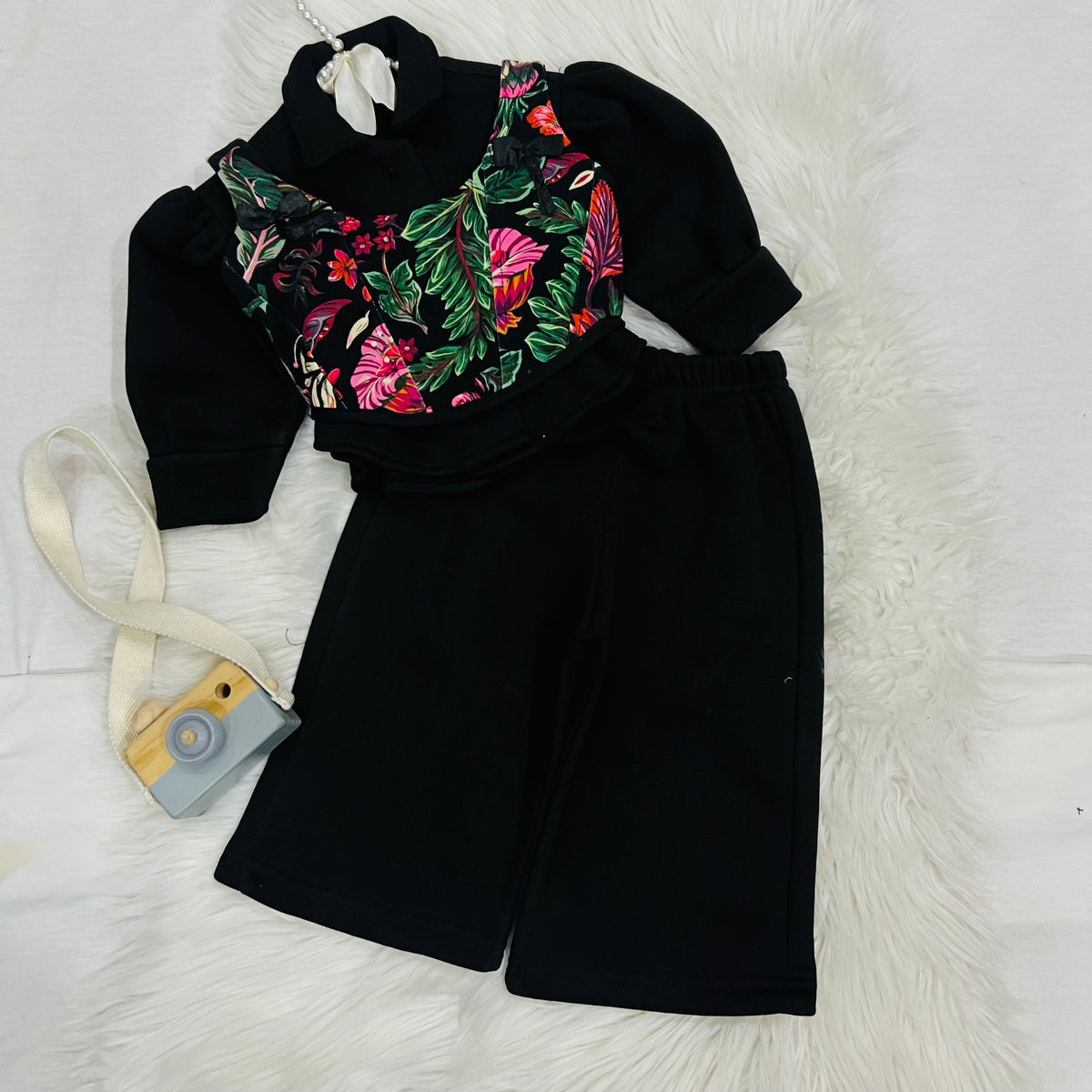 Effortless style meets vibrant tropical prints. Featuring a black long-sleeve top paired with a floral corset-style overlay, wide-leg trousers winter fleece stuff (Copy)