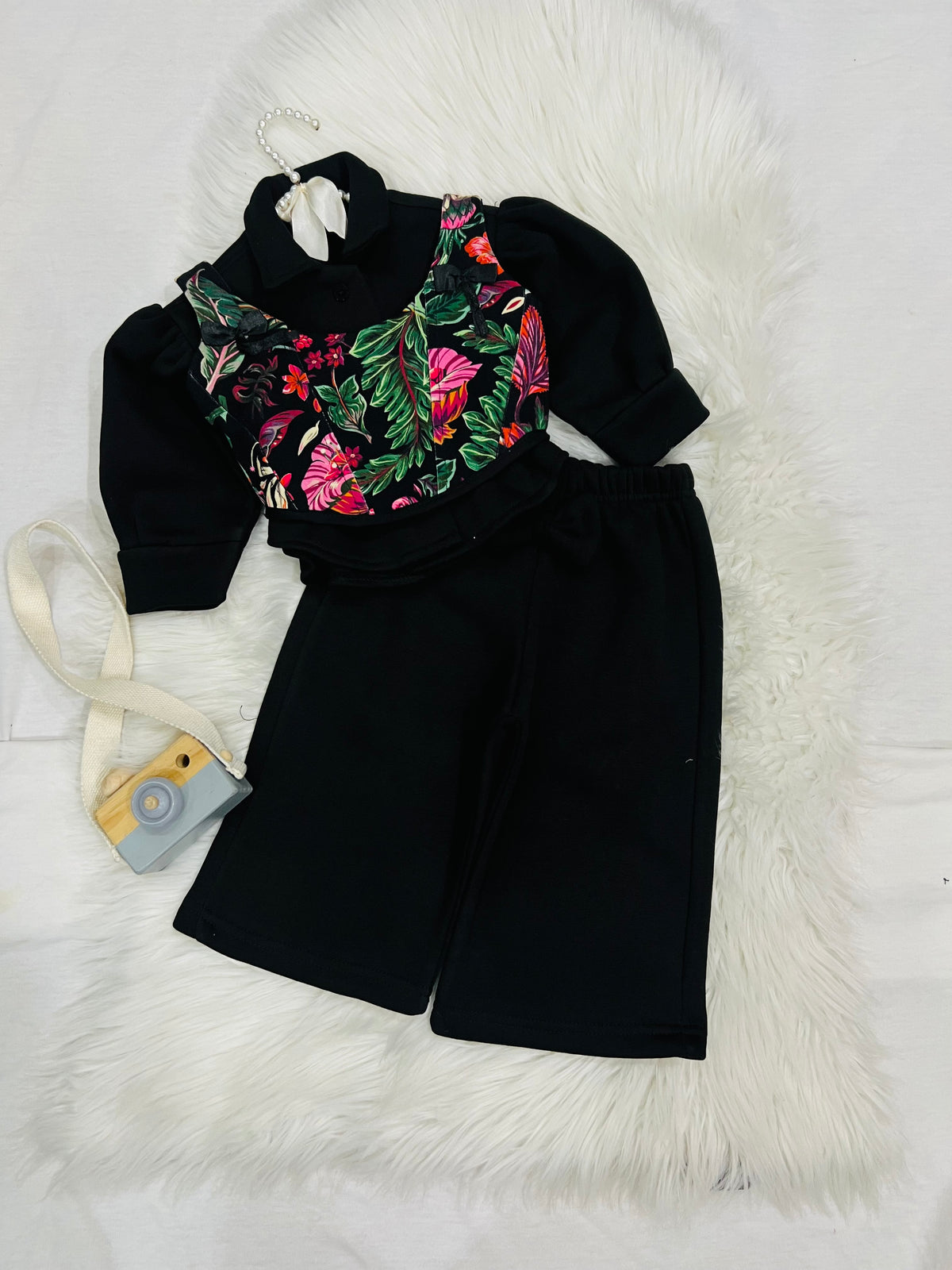 Effortless style meets vibrant tropical prints. Featuring a black long-sleeve top paired with a floral corset-style overlay, wide-leg trousers winter fleece stuff (Copy 2)