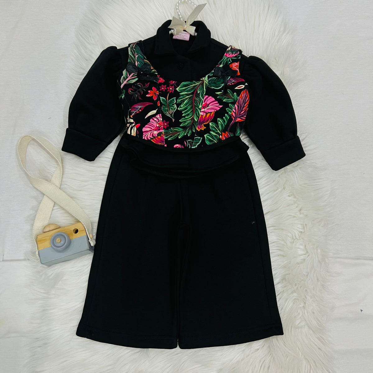 Effortless style meets vibrant tropical prints. Featuring a black long-sleeve top paired with a floral corset-style overlay, wide-leg trousers winter fleece stuff (Copy)