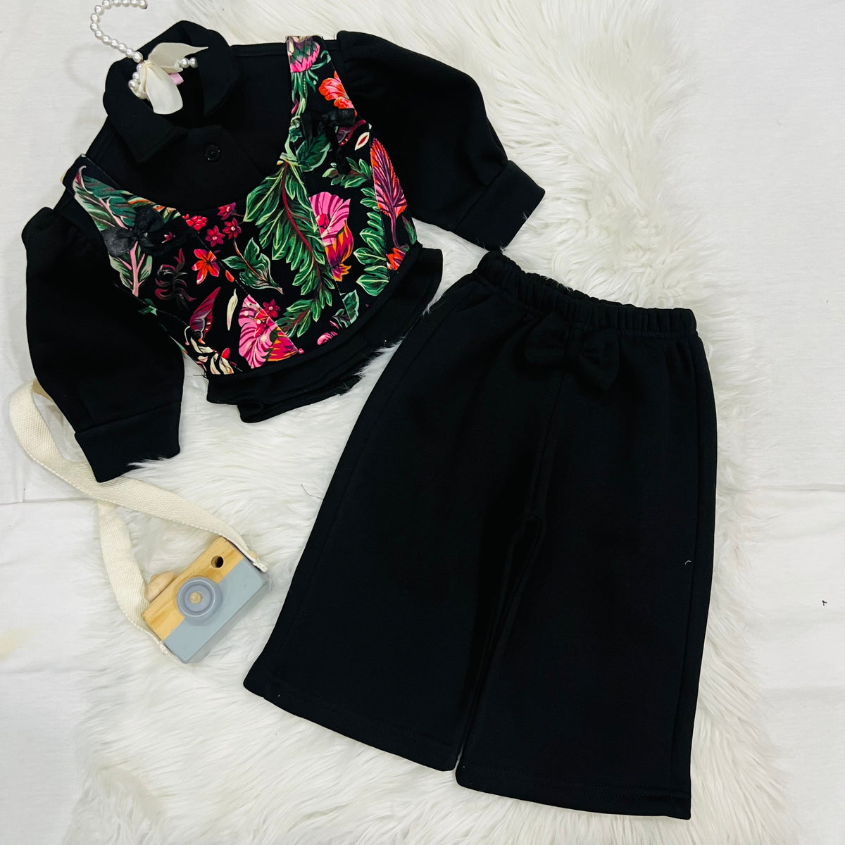 Effortless style meets vibrant tropical prints. Featuring a black long-sleeve top paired with a floral corset-style overlay, wide-leg trousers winter fleece stuff (Copy)