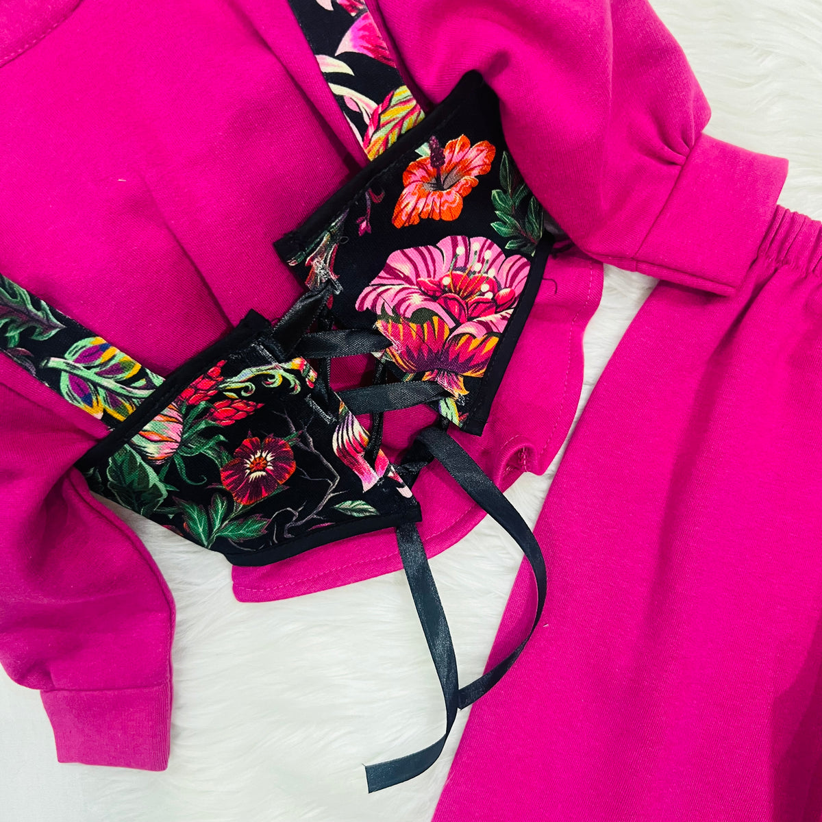 Effortless style meets vibrant tropical prints. Featuring a bright pink long-sleeve top paired with a floral corset-style overlay, wide-leg trousers winter fleece stuff (Copy 3)