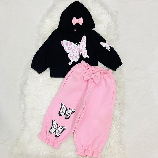 The ultimate cozy-chic 2-piece set for your little butterfly! 🦋💕  Comfort meets style—featuring adorable bow accents and butterfly prints fleece stuff