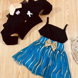Black top / BLACK coat / blue net skirt
