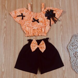 Orange print bow top / black short